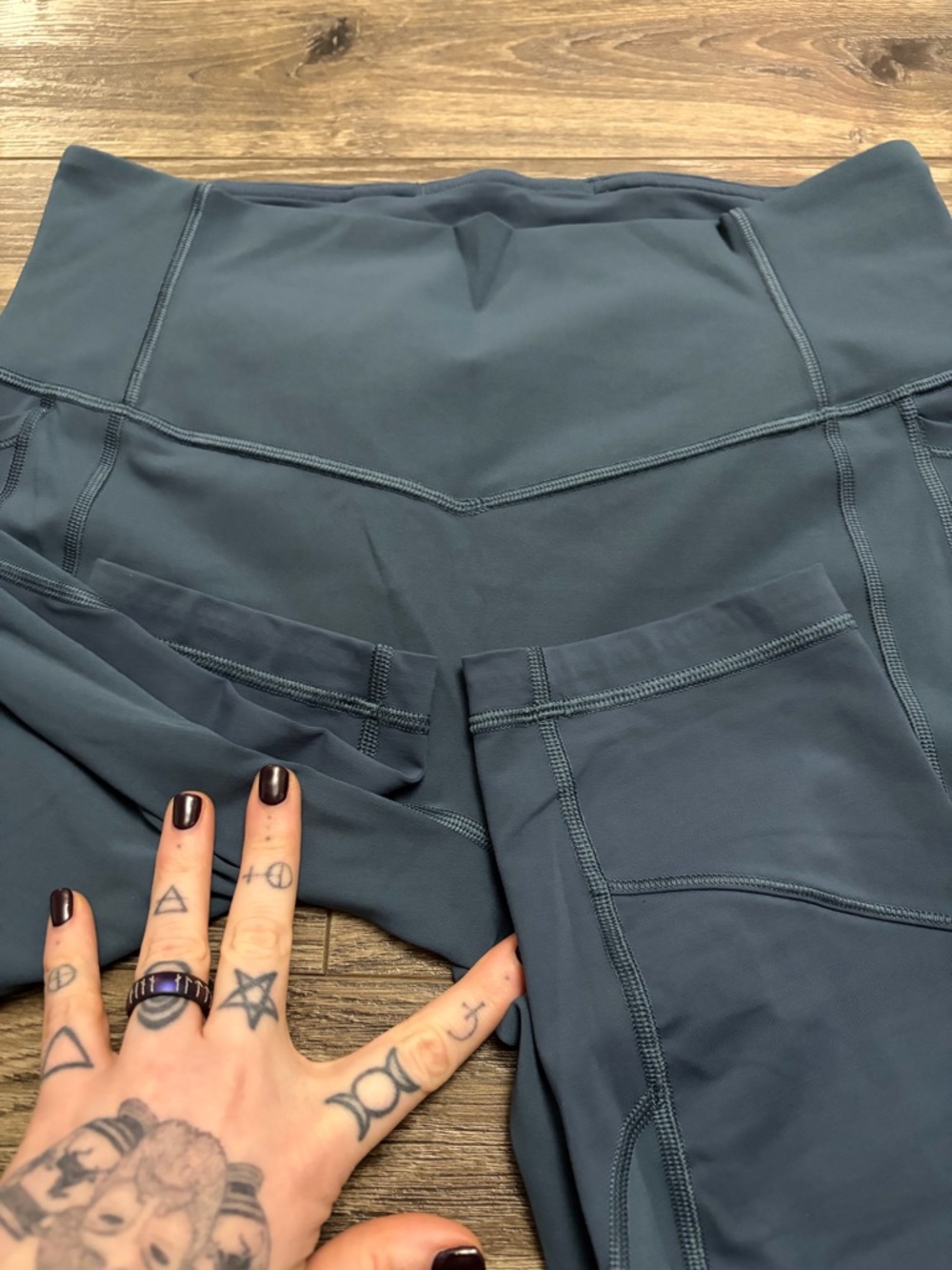 NWOT Lululemon All The Right Places High-Rise Crop *23" (Code Blue) Size 10 - Picture 7 of 9